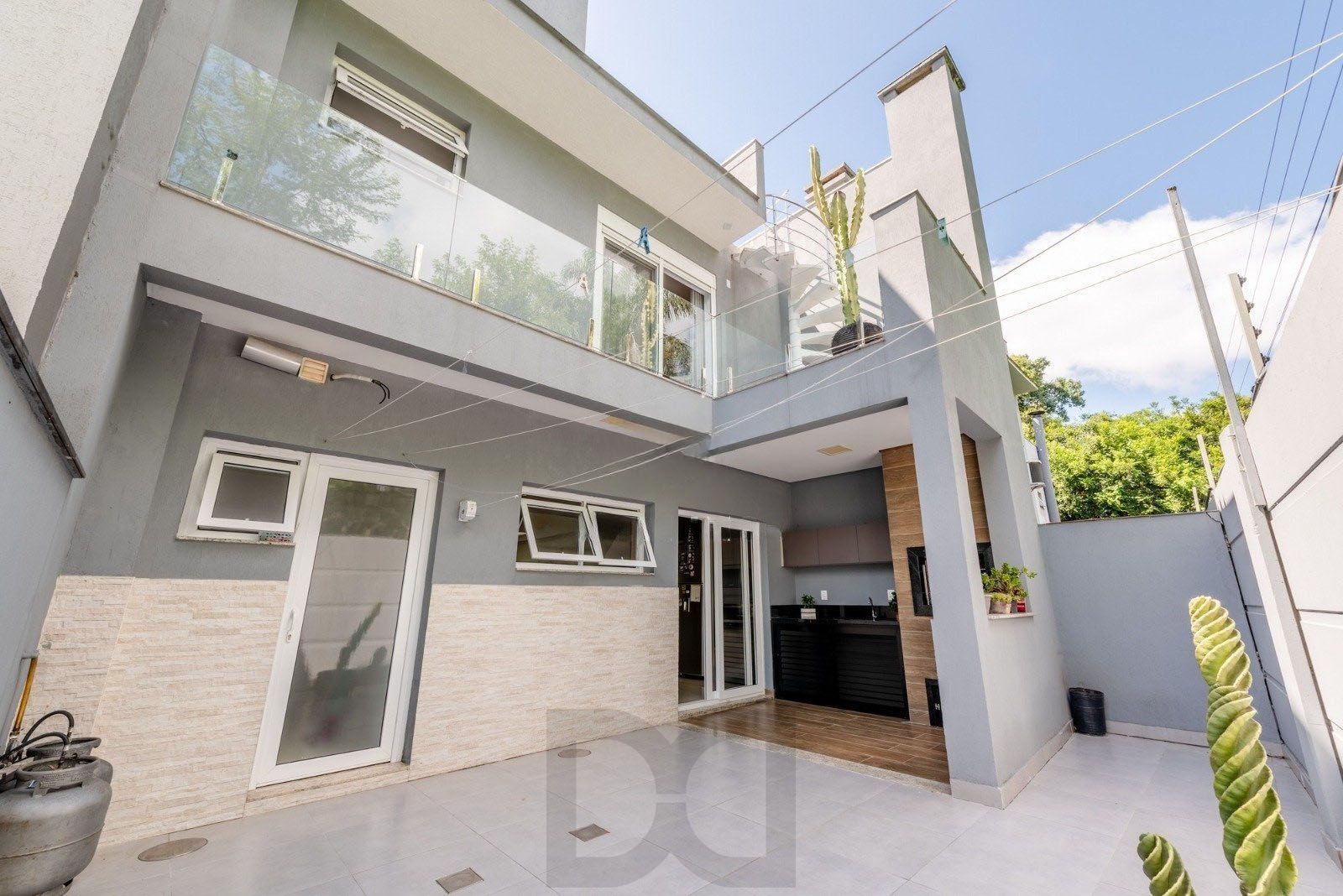Casa em Condomínio com 228m² e 3 dormitórios, 1 suíte, 3 vagas no bairro Sarandi — foto 14