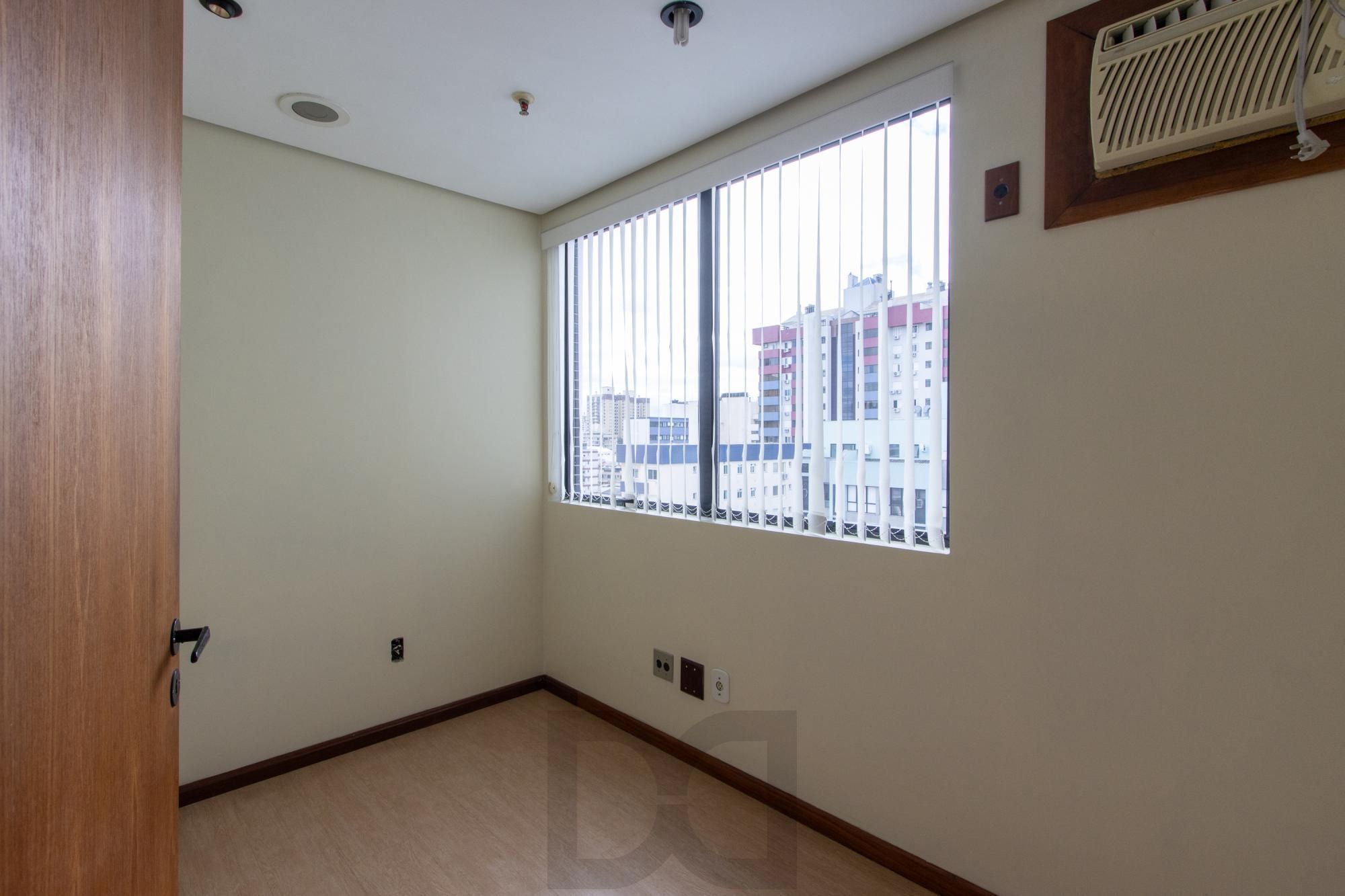 Sala comercial à venda no bairro Menino Deus – Edifício Comendador Luigi Gerace — foto 6