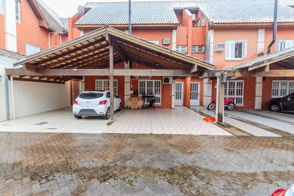 Casa de condomínio, 3 dormitórios, 1 suíte e 2 vagas cobertas no bairro Teresópolis. — foto 1