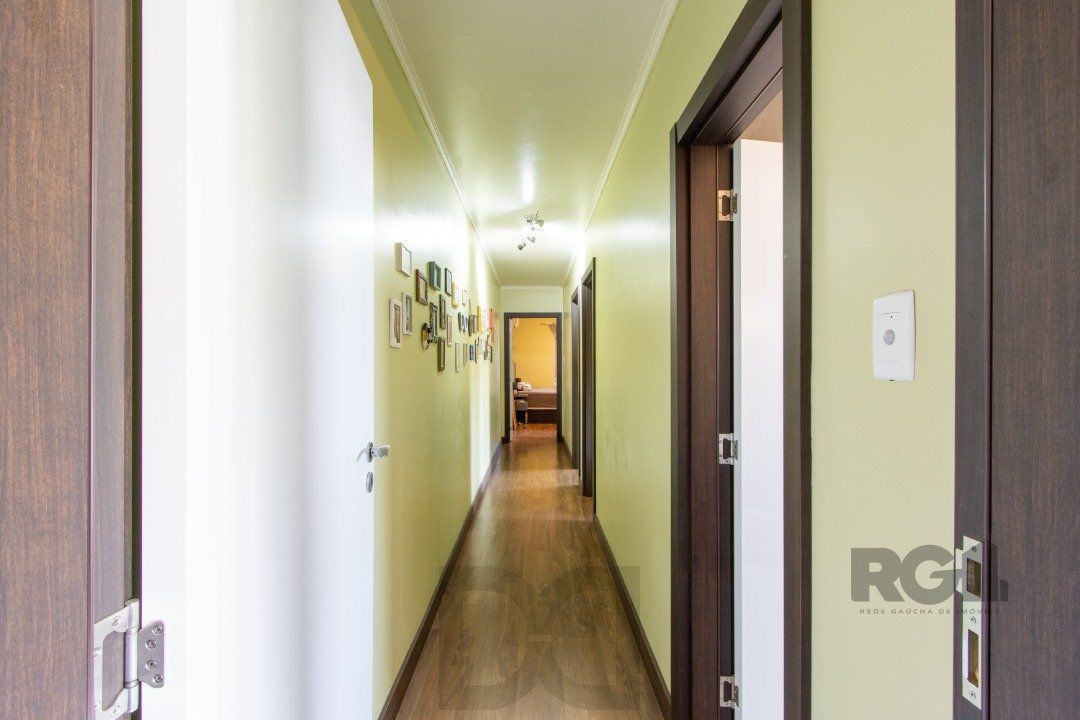 Apartamento reformado de 124m² privativos- 3 dormitórios sendo 1 suíte no bairro Medianeira — foto 11