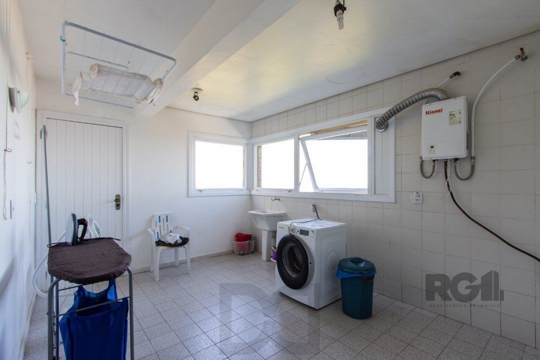 Casa deslumbrante vista do Guaiba, 3 dormitórios, sendo 1 suite master com closet e banheira de hidro com vista para o rio — foto 21