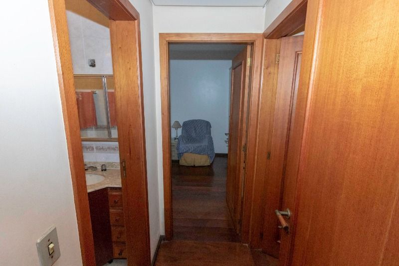 Casa para Venda - 420m², 5 dormitórios, sendo 2 suites, 6 vagas - Nonoai — foto 34