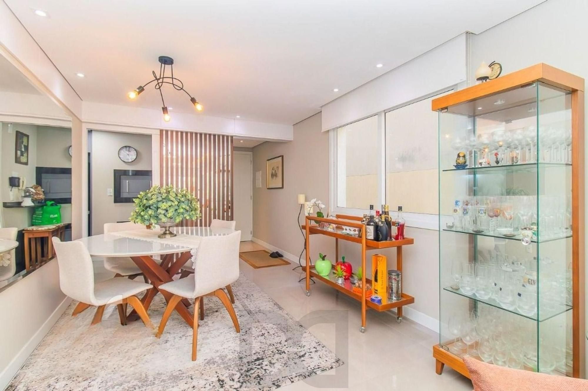 Apartamento com 83m² e 2 dormitórios, 2 suítes, 3 vagas no bairro Petrópolis — foto 3