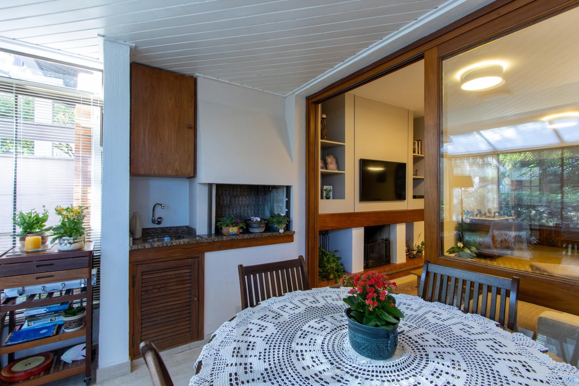 Apartamento de 4 dormitórios, 1 suíte e 2 vagas escrituradas - Bairro Ipanema. — foto 11