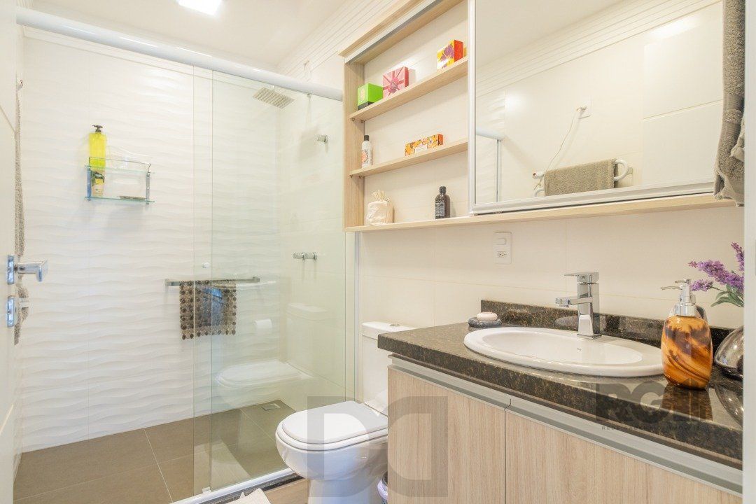 Casa de Condomínio com Arquitetura Exclusiva e Ambientes Sofisticados — foto 24
