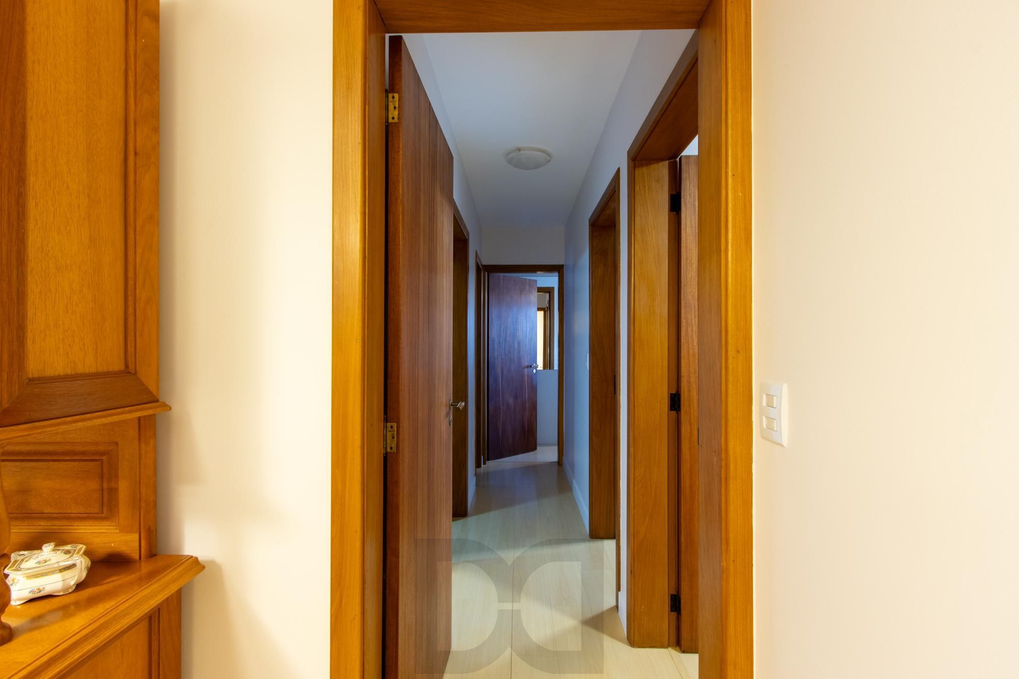 Apartamento de 4 dormitórios, 1 suíte e 2 vagas escrituradas - Bairro Ipanema. — foto 21