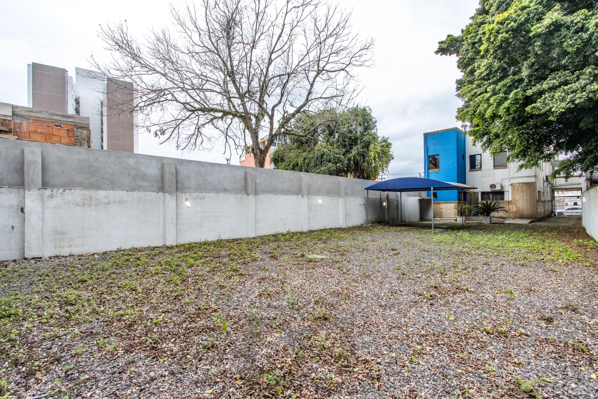 Casa Comercial 2 pisos - Excelente localização e Grande Visibilidade no Bairro Menino Deus - Ideal p/ Clínicas, escolas ou escritórios. — foto 27