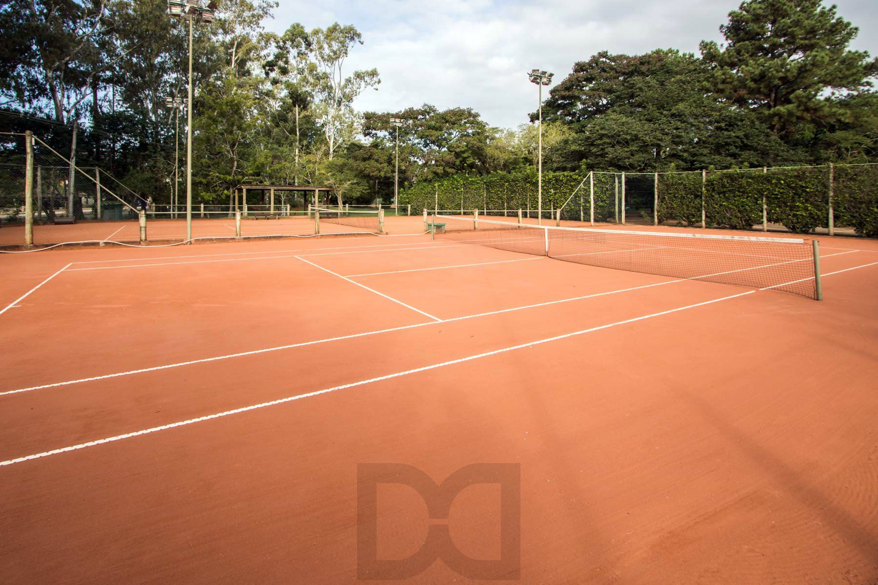 A casa conta com 434m2 de área construída, mas com um aproveitamento total dos 1.012m2 do lote — foto 63
