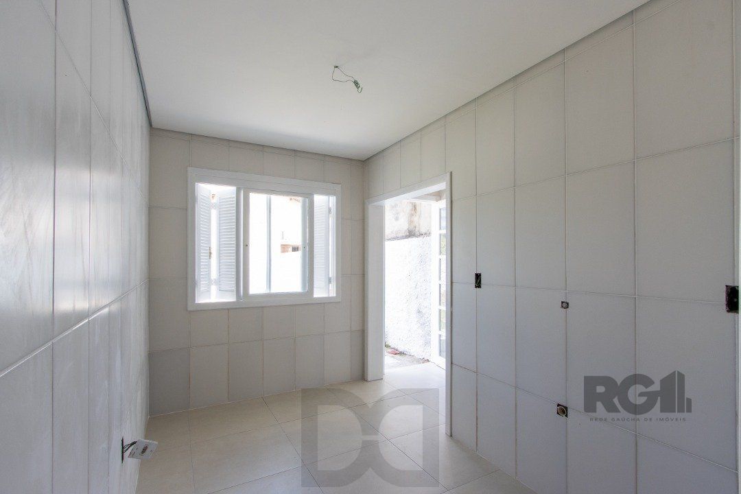 Casa no Bairro Hípica, 100% reformada, 2 dormitórios, 1 vaga de garagem. — foto 13
