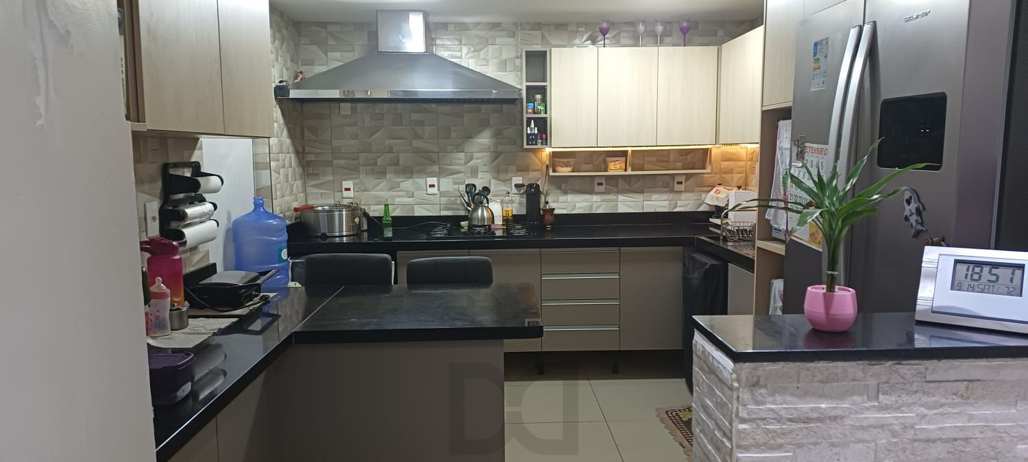 Oportunidade! Casa com 4 dormitórios no bairro Humaitá!!! — foto 2