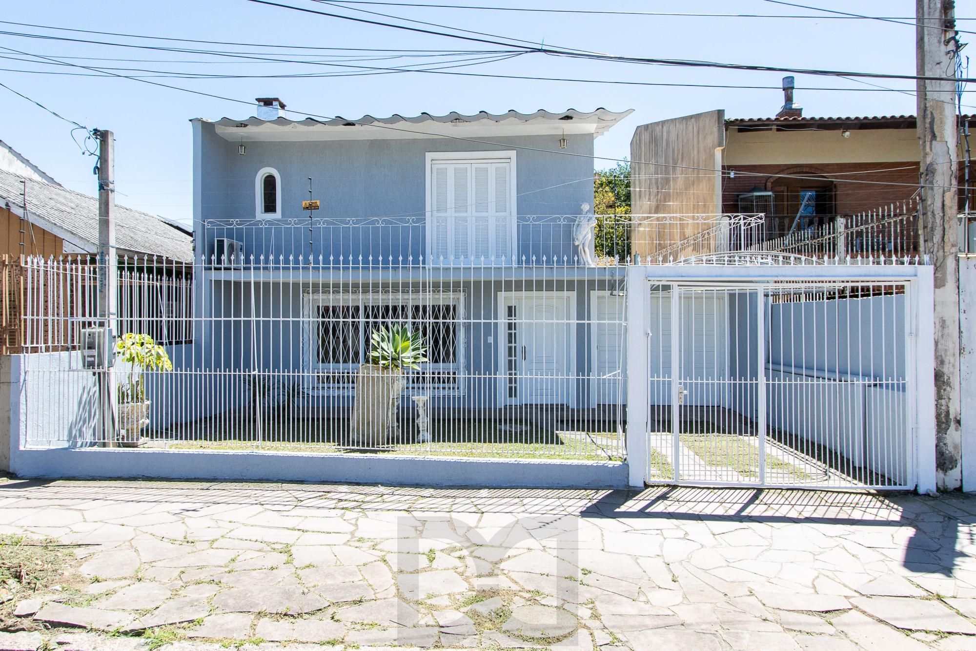 Casa de alvenaria, com 3 quartos, 1 suíte e 3 vagas de garagem. — foto 1