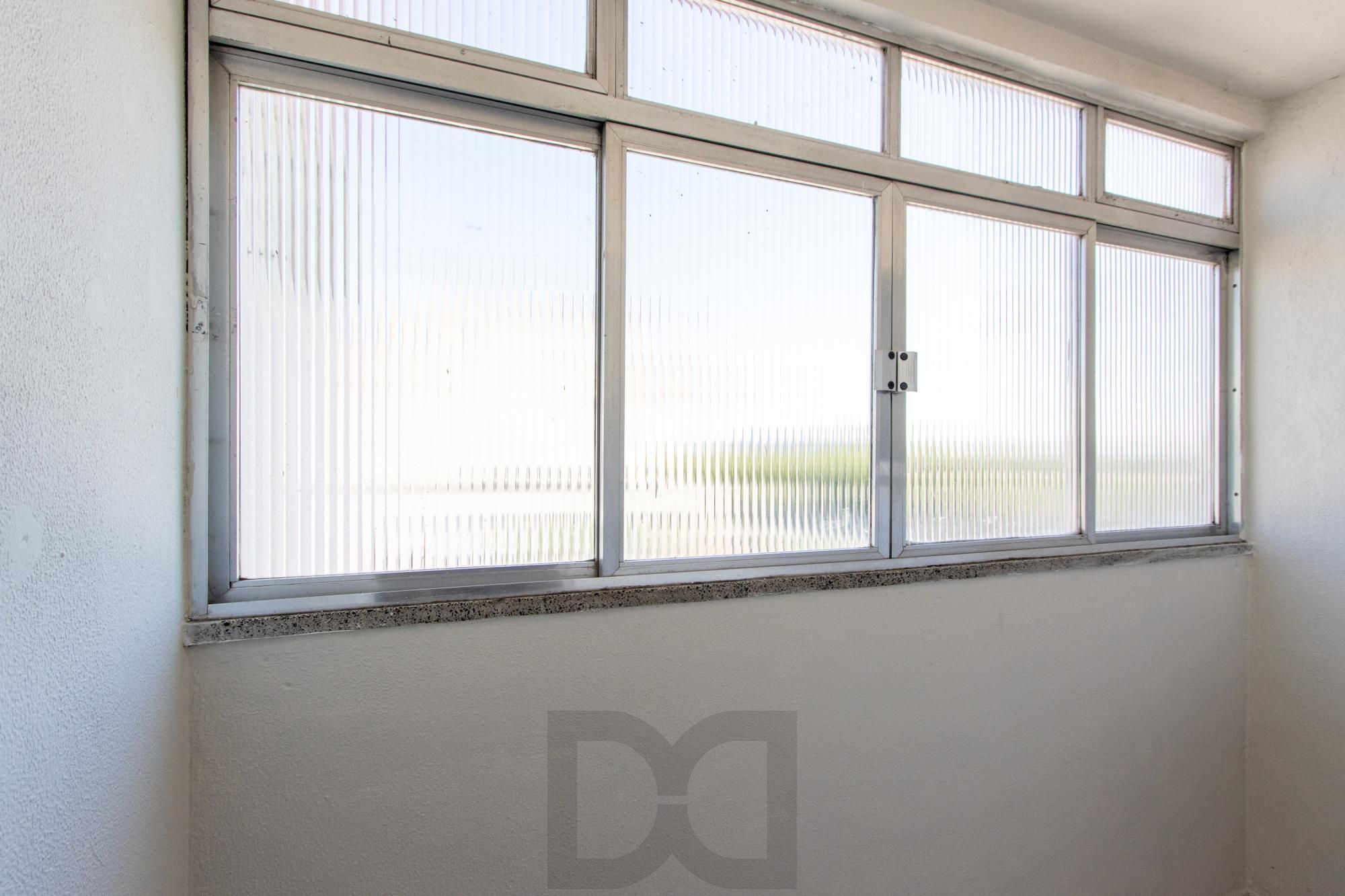 Apartamento de 02 dormitórios, banheiro social e lavabo. Vista panorâmica, cozinha ampla e área de serviço ampla. — foto 22