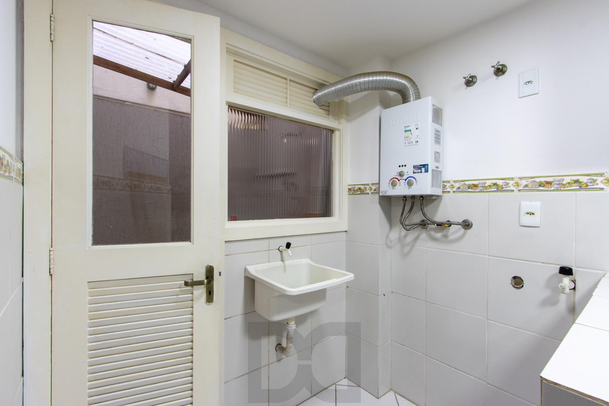 Apartamento de 3 dormitórios, 1 suíte e 1 vaga de garagem no bairro Pedra Redonda. — foto 11