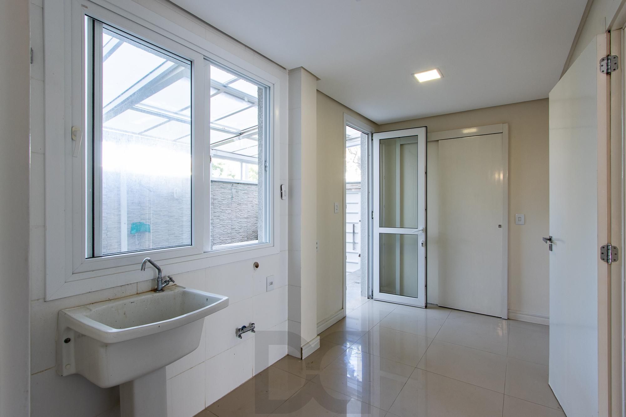 Casa de esquina à venda na Av. Copacabana | 3 dormitórios | 3 vagas | — foto 11