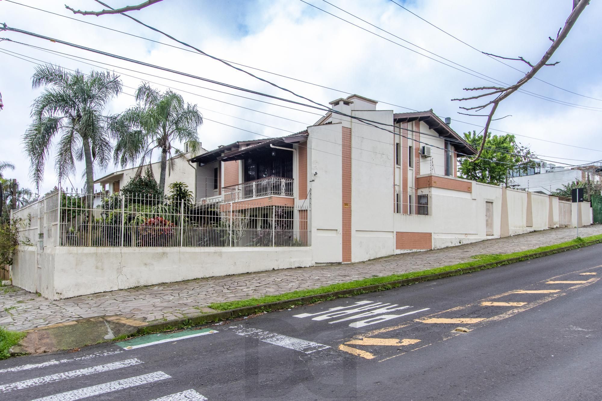 Casa para Venda - 485m², 4 dormitórios, sendo 1 suites, 3 vagas - Cristal — foto 1