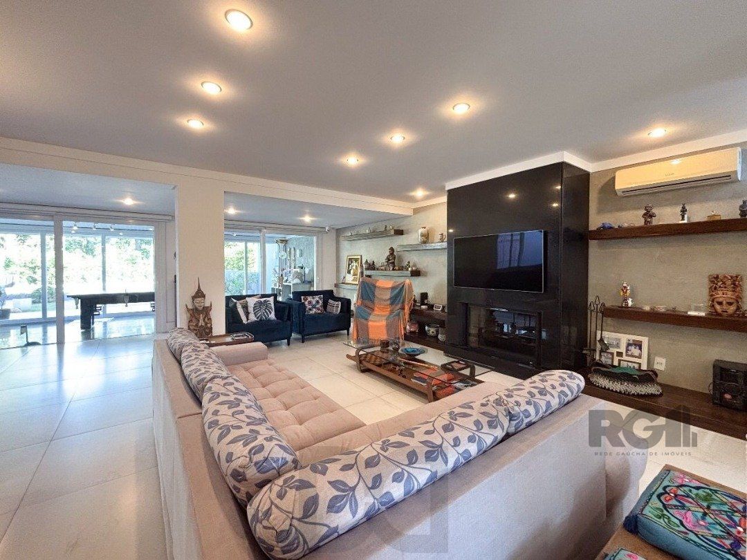 Casa em condomínio com pátio, piscina, 3 suítes e 2 vagas — foto 3