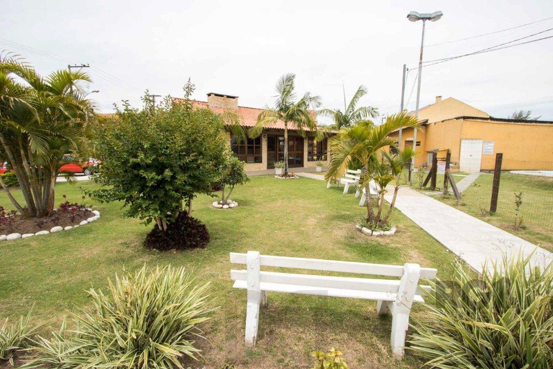 Casa em Condomínio na Zona Sul, no bairro Hípica, com 2 dormitórios, living para dois ambientes, cozinha mobiliada, lavabo — foto 36