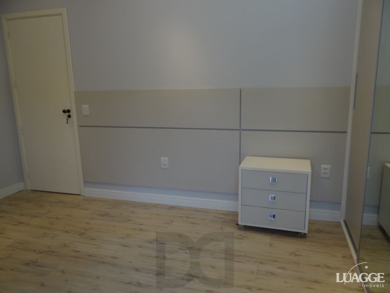 Casa para Venda - 305m², 3 dormitórios, sendo 3 suites, 4 vagas - Nonoai — foto 22
