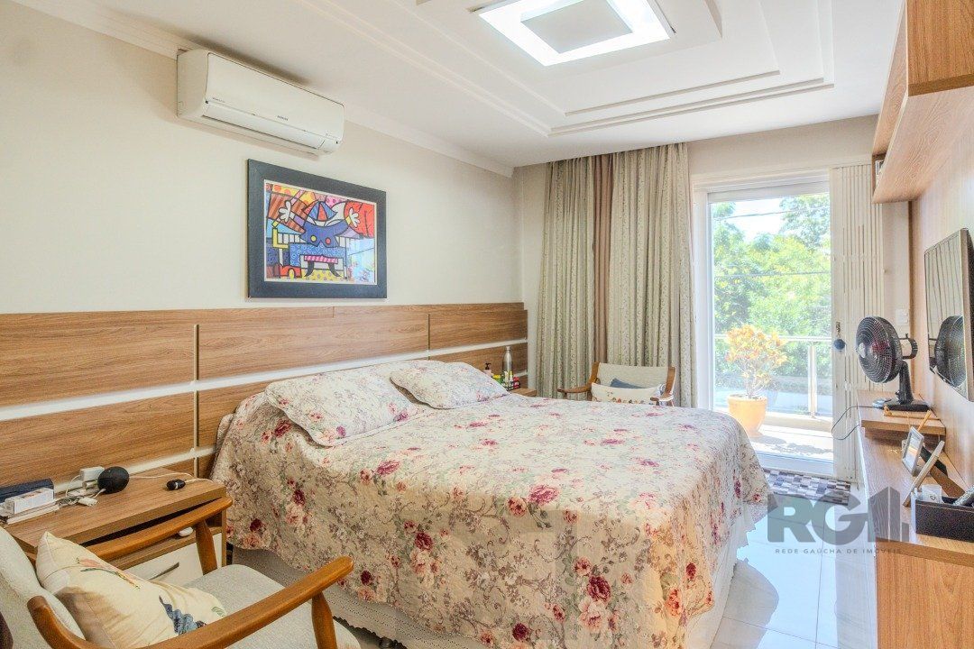 Casa de Condomínio com Arquitetura Exclusiva e Ambientes Sofisticados — foto 28