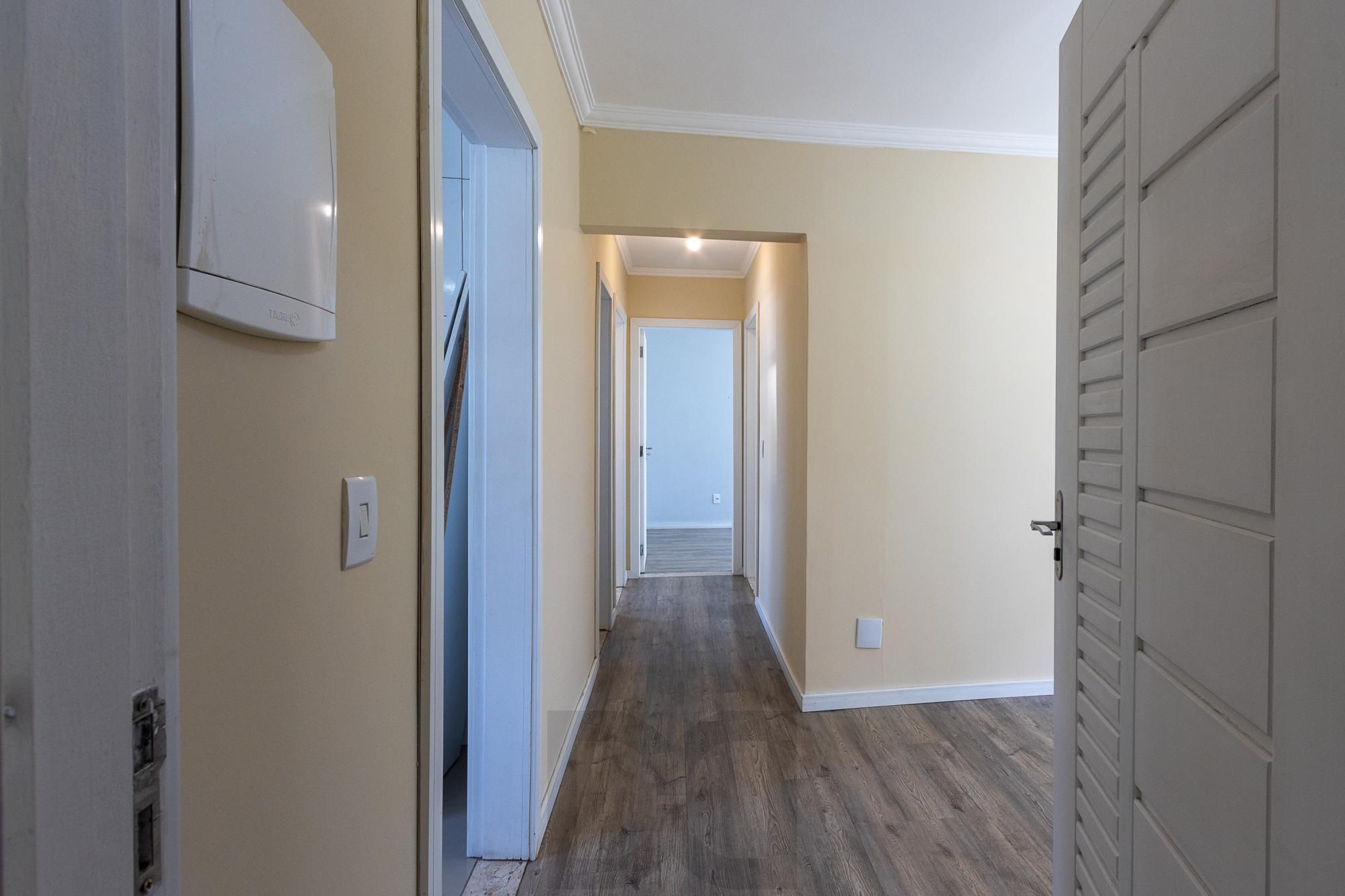 APARTAMENTO LOCADO, REFORMADO, 3 QUARTOS, 1 VAGA ROTATIVA - BAIRRO CAMAQUÃ — foto 5
