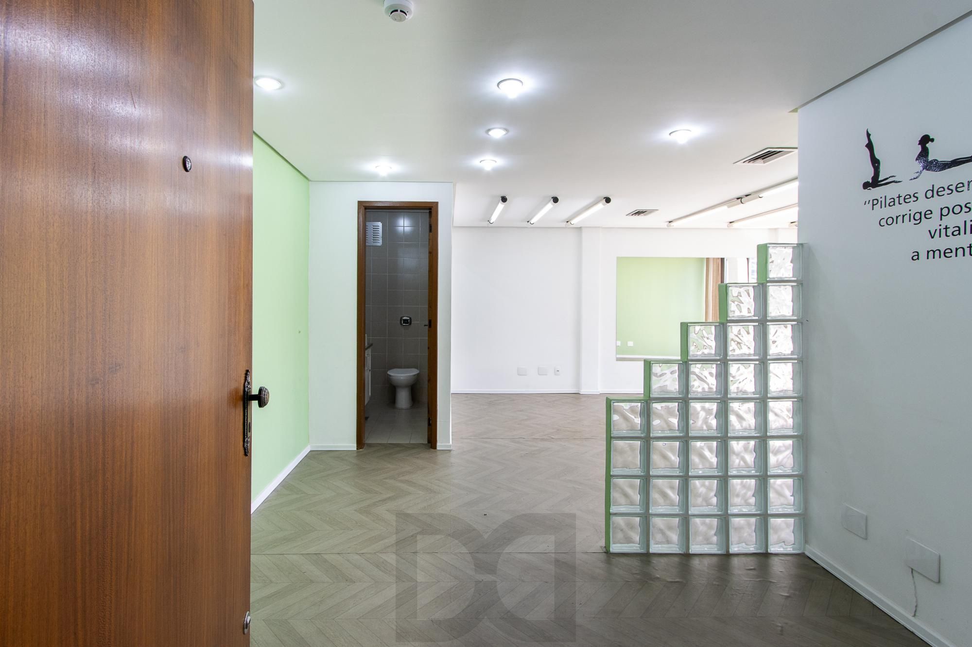 sala com 35,60 m² de área privativa no edifício Erico Veríssimo Center — foto 1