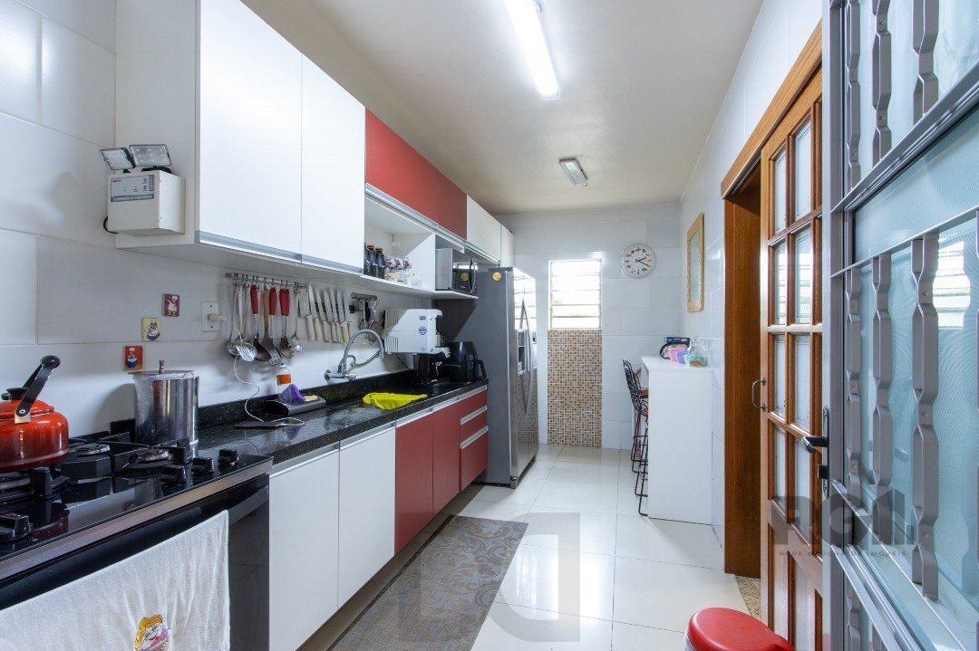 Sobrado, 3 quartos, 2 banheiros, pátio, 2 vagas, piscina - Bairro Vila Nova — foto 14