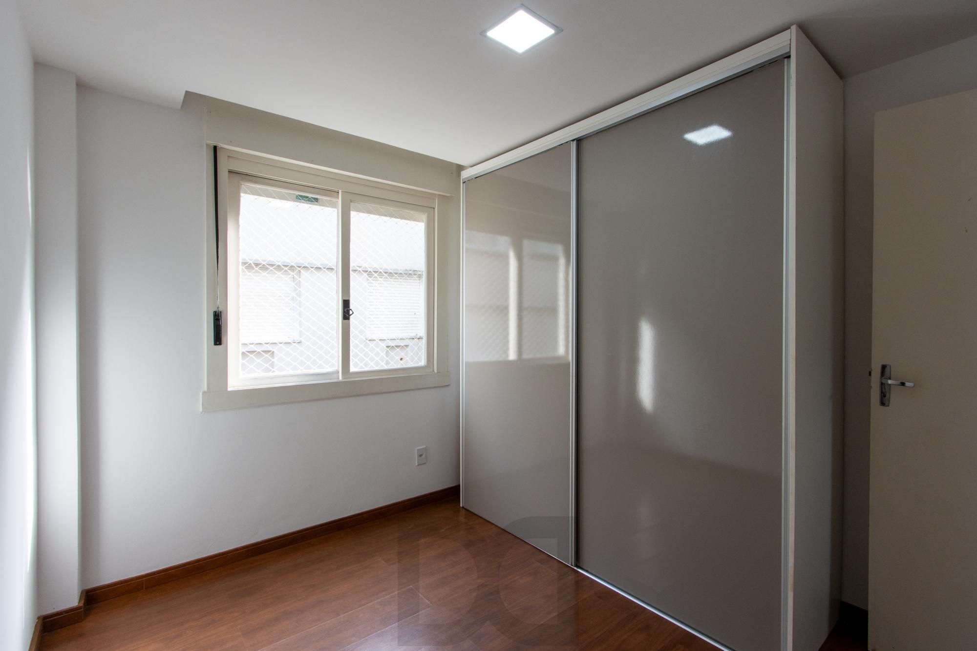 Apartamento de 3 dormitórios, 1 suíte e 1 vaga de garagem no bairro Pedra Redonda. — foto 22