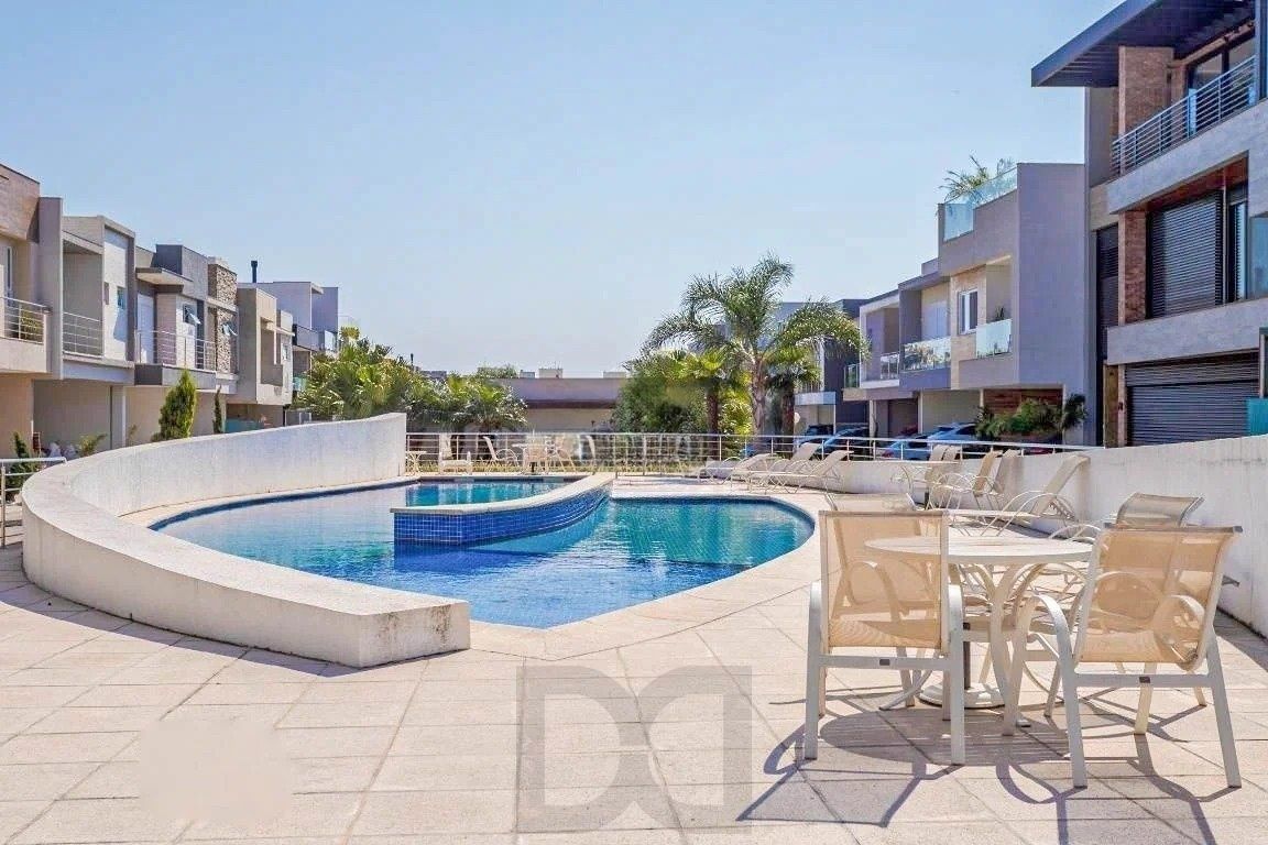 Casa em Condomínio com 228m² e 3 dormitórios, 1 suíte, 3 vagas no bairro Sarandi — foto 35