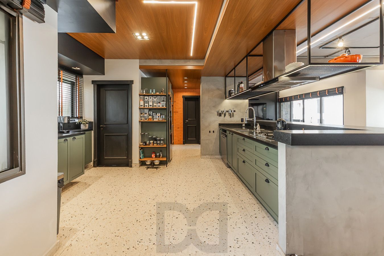 Apartamento 3 dormitórios, 3 vagas e 259 m² no bairro Auxiliadora. — foto 22