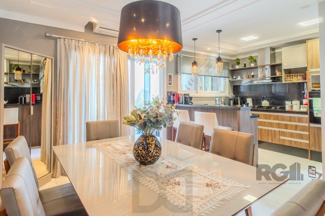 Casa de Condomínio com Arquitetura Exclusiva e Ambientes Sofisticados — foto 9