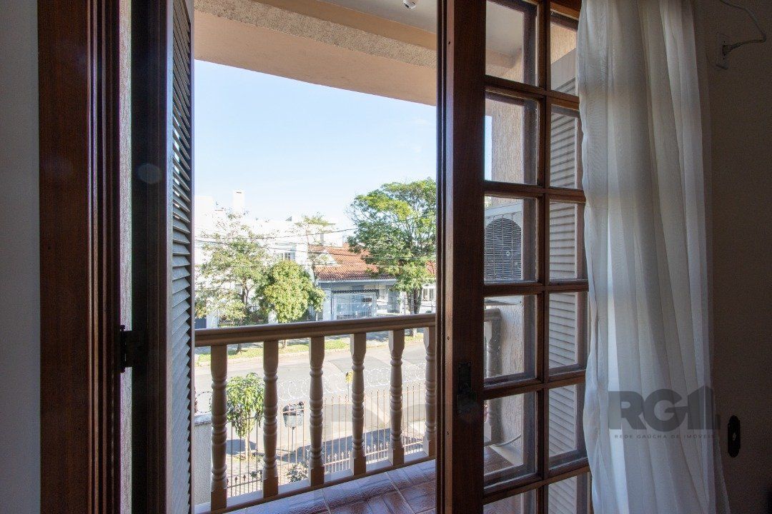 Casa de alvenaria, 3 quartos, 1 suíte, 4 banheiros e 5 vagas de garagem. — foto 28