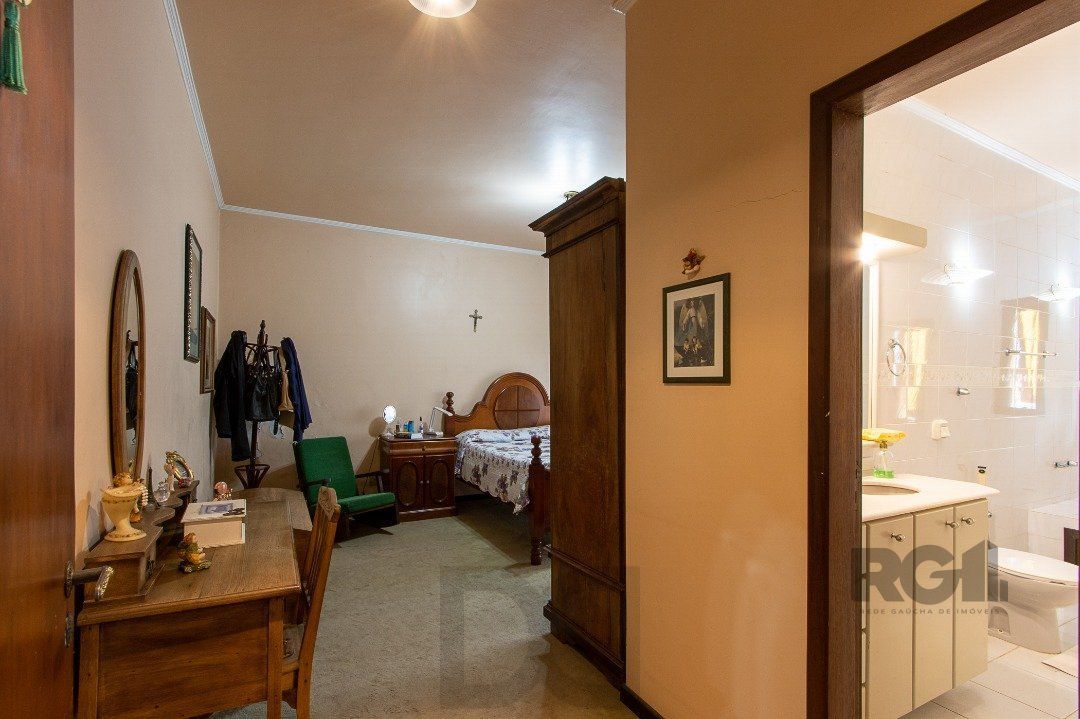 Casa para Venda - 300m², 3 dormitórios, sendo 1 suites, 4 vagas - Nonoai — foto 35