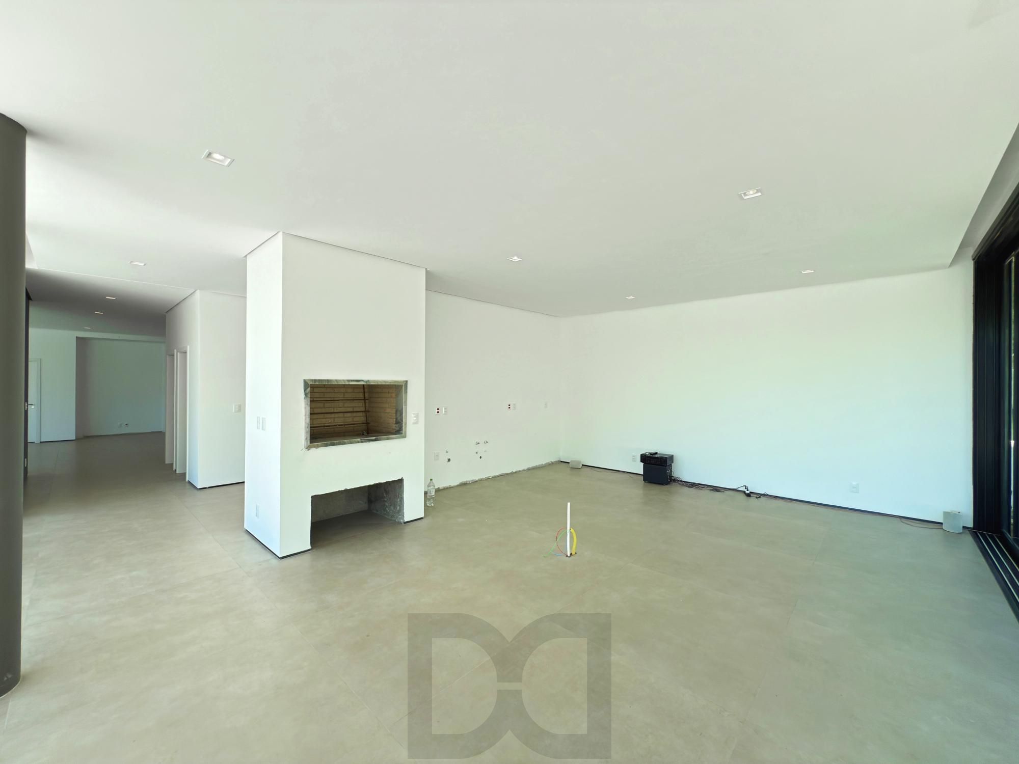 A casa conta com 434m2 de área construída, mas com um aproveitamento total dos 1.012m2 do lote — foto 16