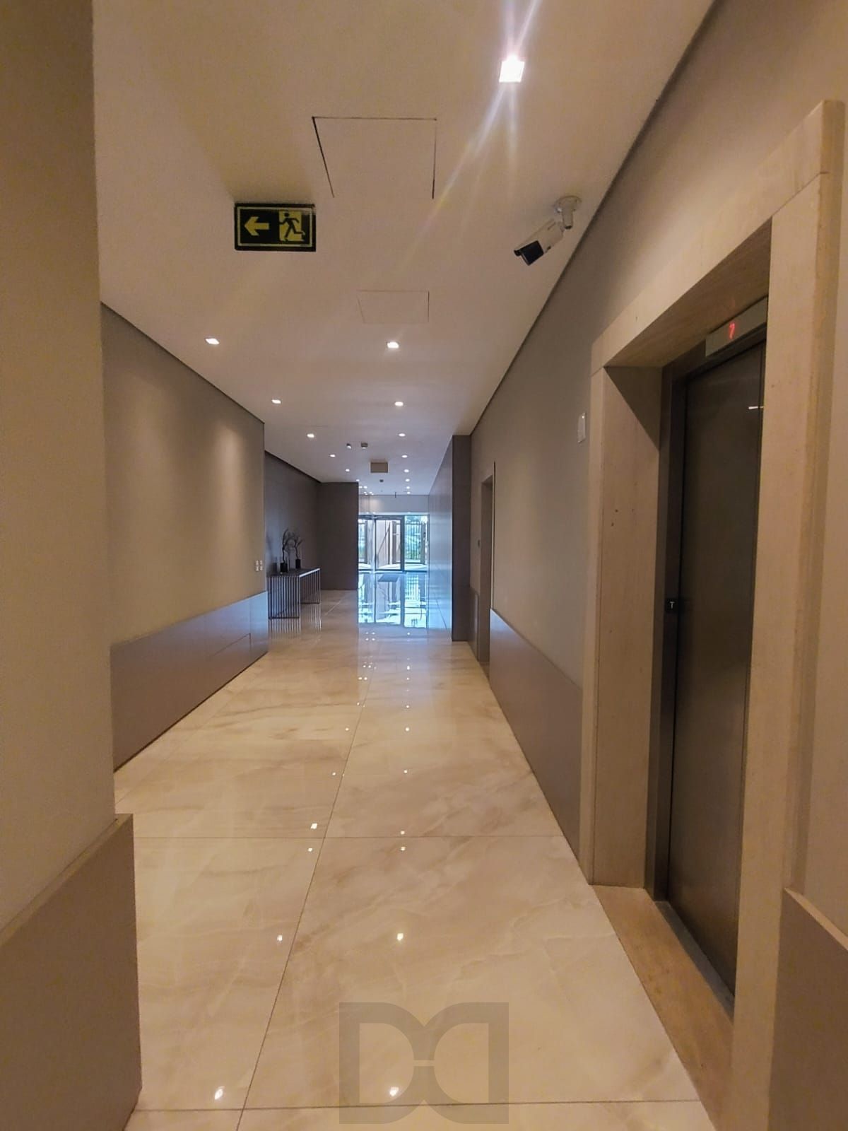 Corredor de acesso prédio