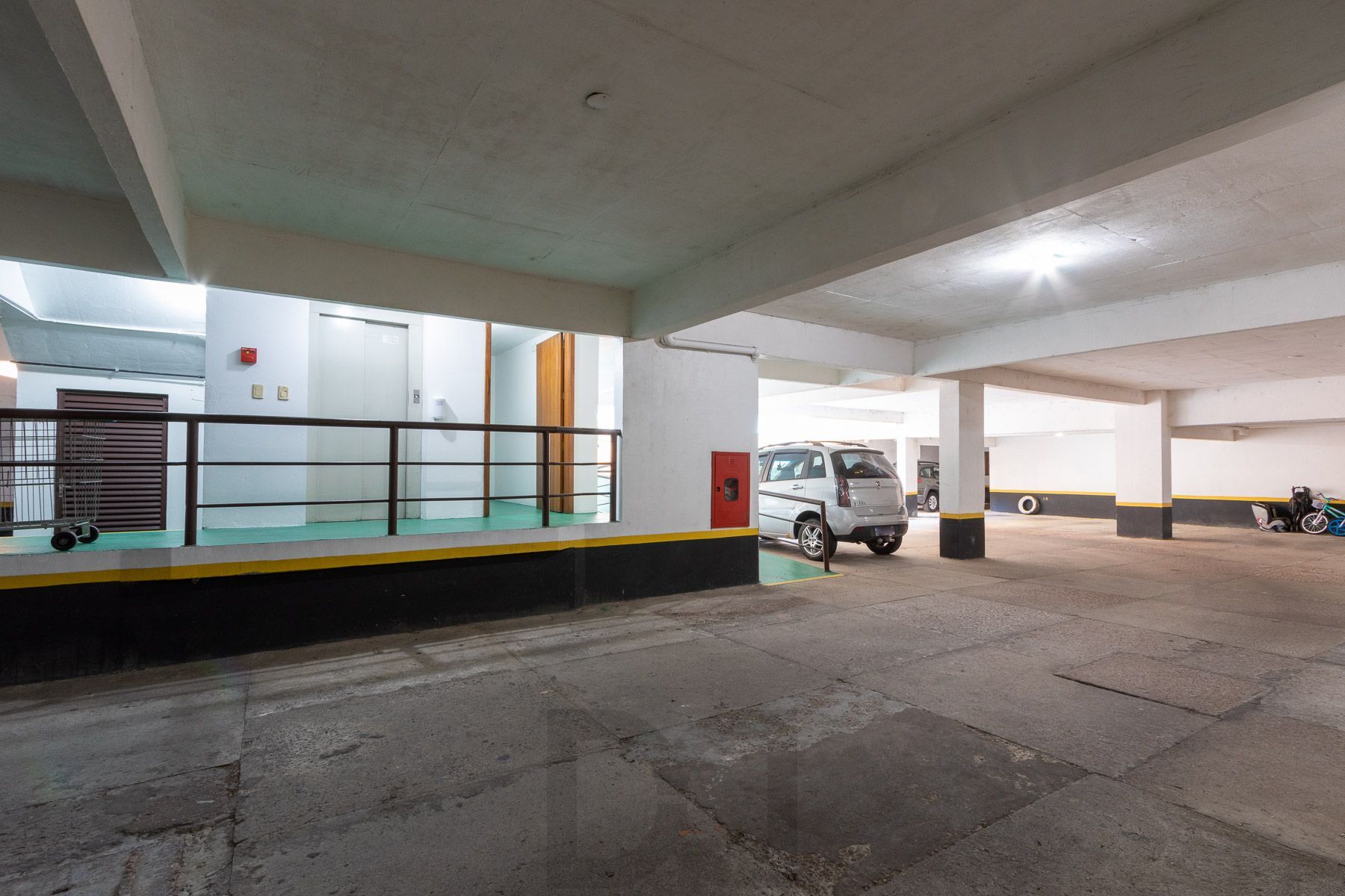 Apartamento de 2 dormitórios, 1 suíte e 2 vagas de garagem no bairro Tristeza. — foto 43