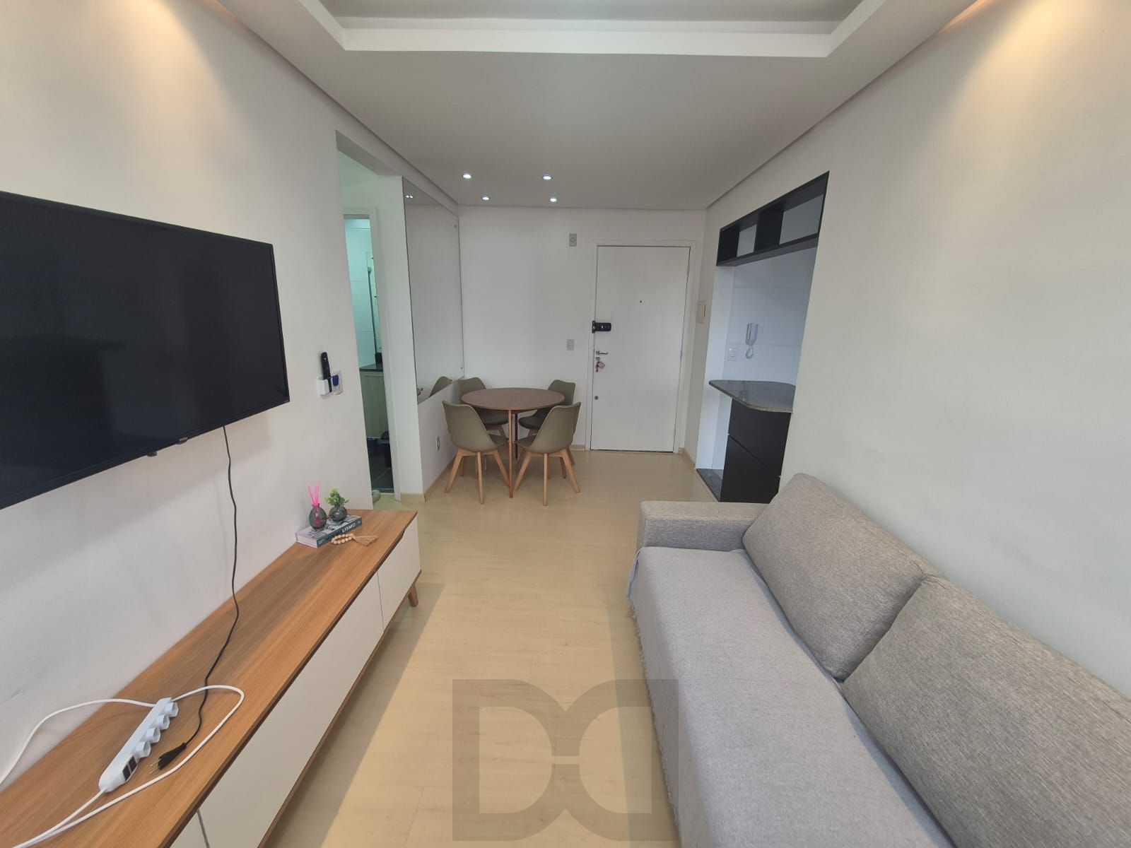 Apartamento com 2 quartos, vaga, elevador e piscina no bairro Nonoai — foto 1
