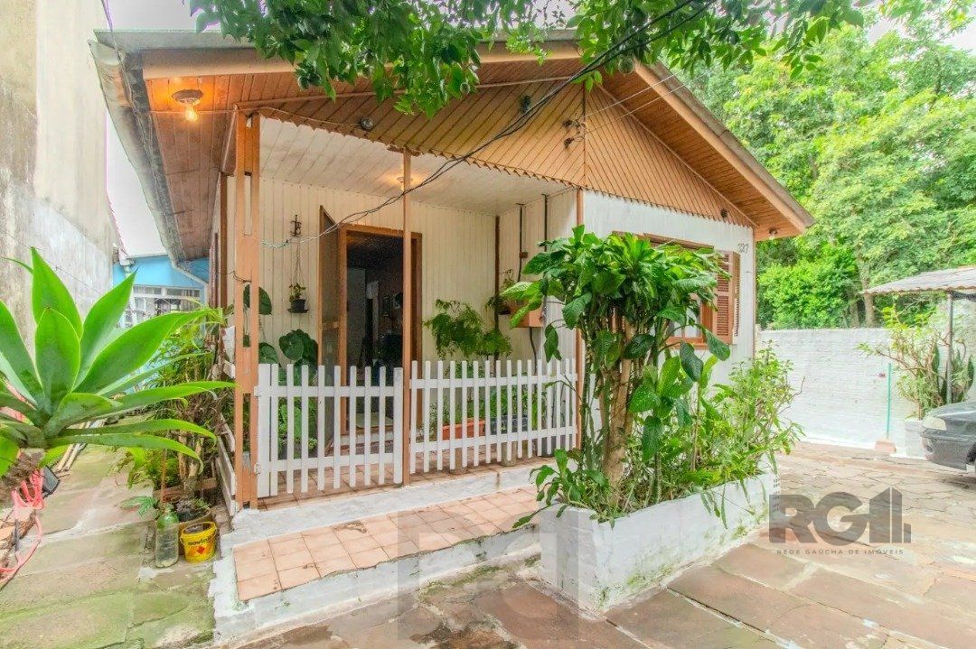 Casa para Venda - 251m², 5 dormitórios, 3 vagas - Nonoai — foto 1