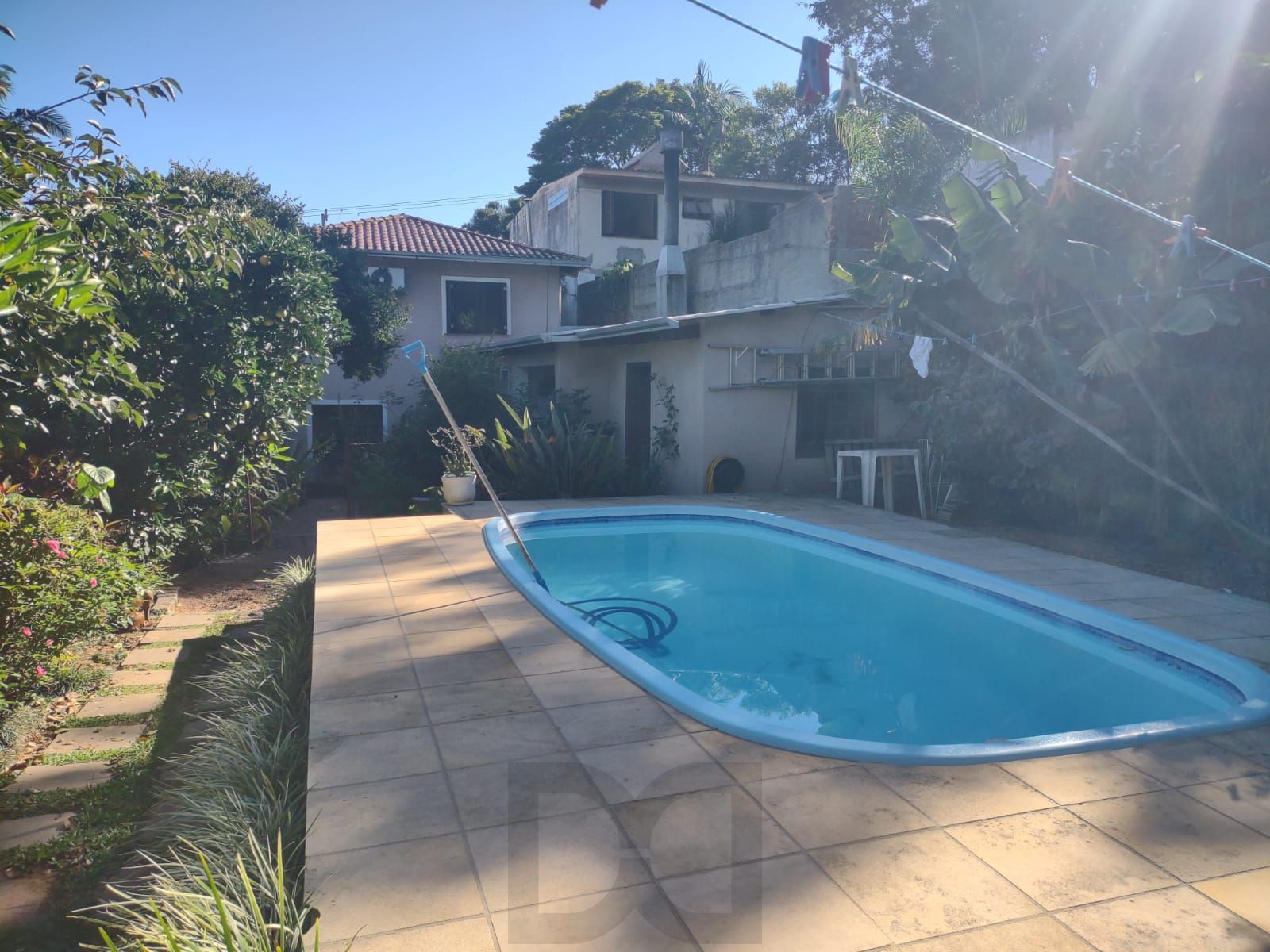 Casa com 4 quartos, suíte, piscina, lareira, churrasqueira em um terreno de 616m². — foto 8