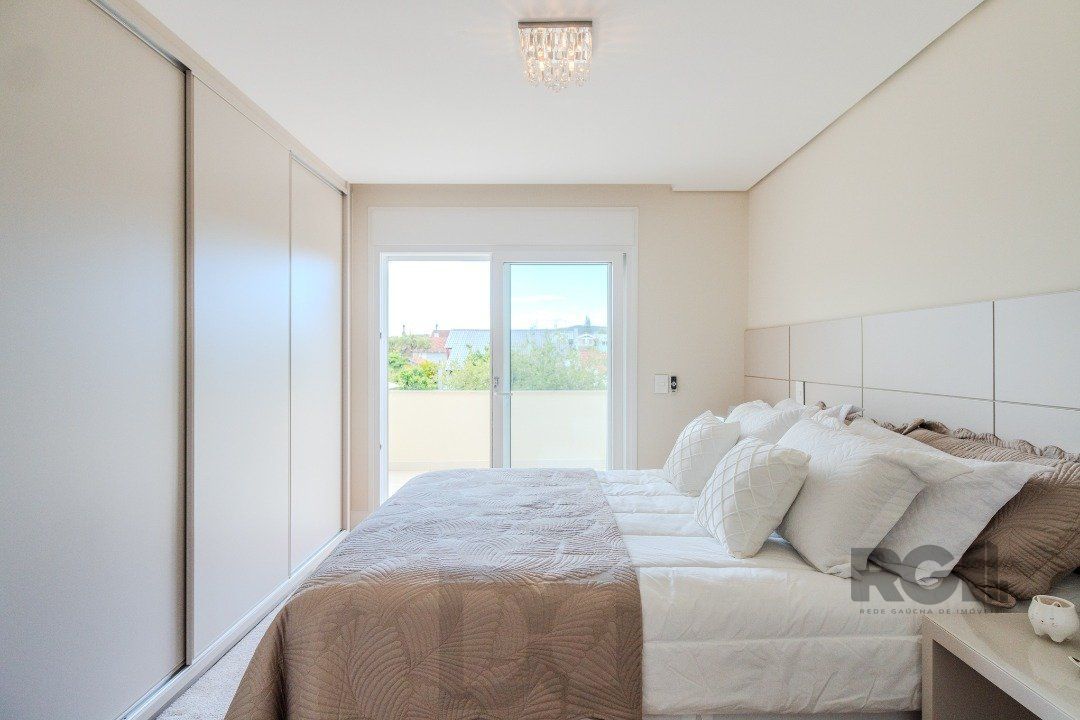 Casa semimobiliada e possui 3 suítes (sendo 1 delas master com closet e hidro) — foto 29