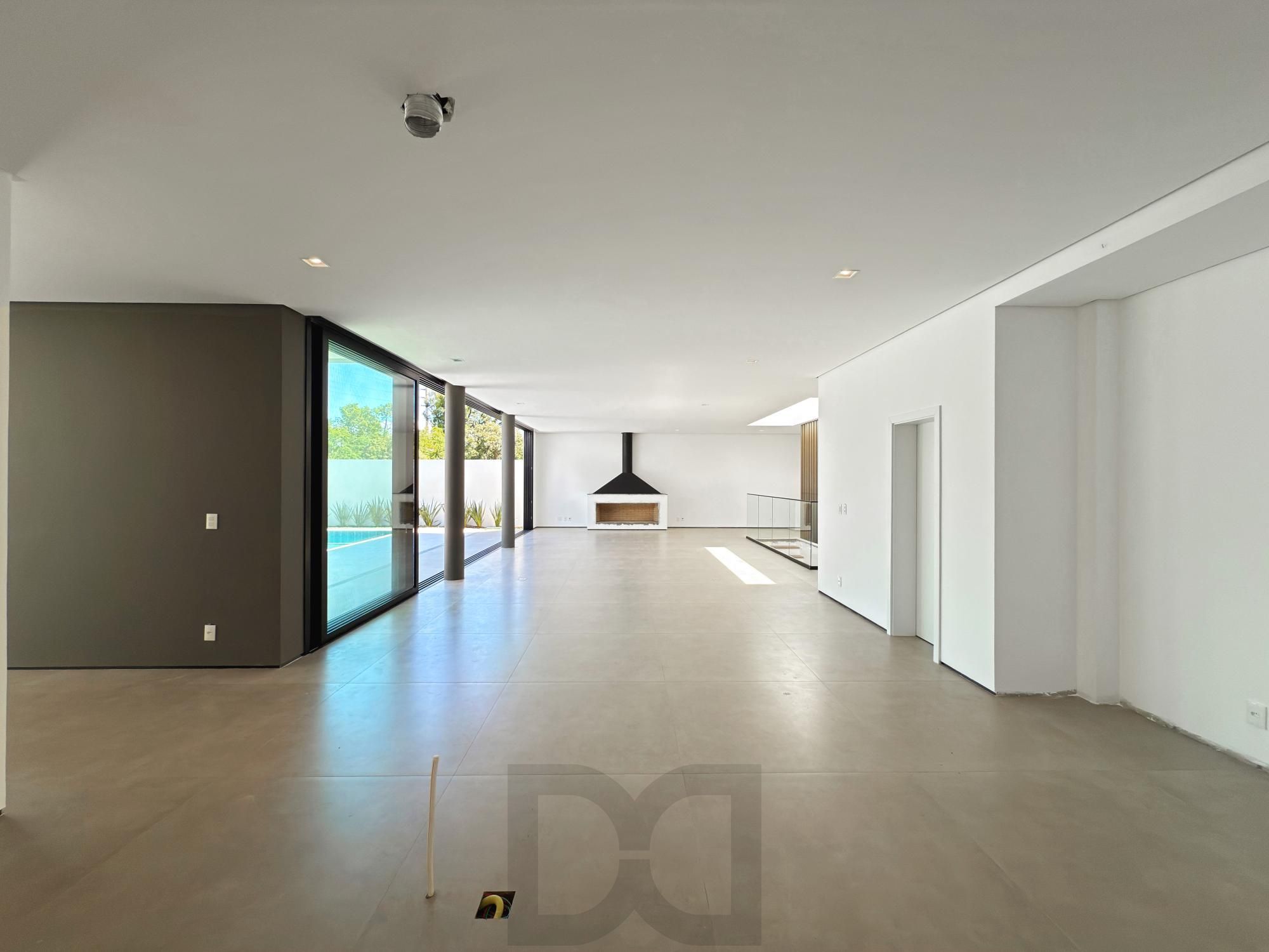 A casa conta com 434m2 de área construída, mas com um aproveitamento total dos 1.012m2 do lote — foto 28