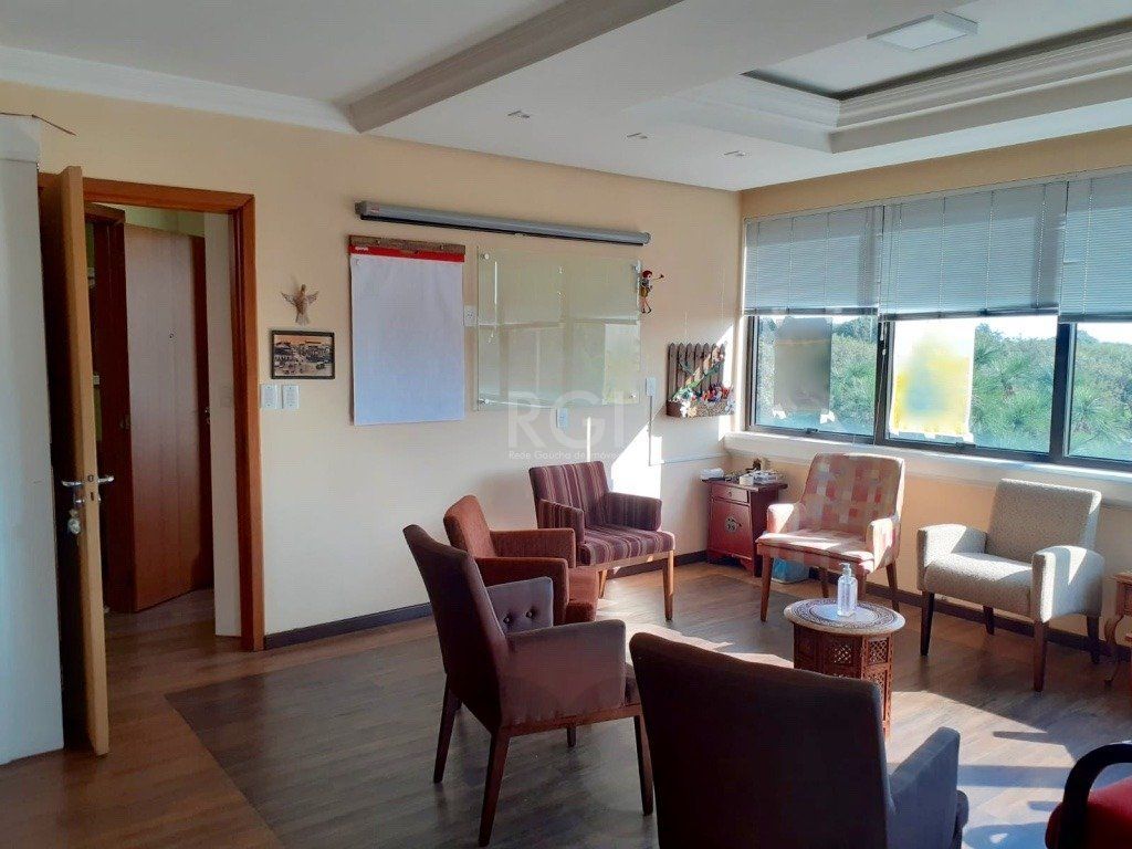 sala comercial com 39m² privativos com hall de espera, banheiro e ampla sala/escritório com móveis sob medida. — foto 11