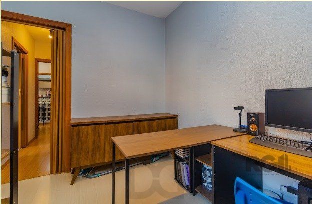 APARTAMENTO REFORMADO DE 02 DORMITÓRIOS PERTO DE SUPERMERCADOS, ONIBUS E FARMACIAS — foto 18