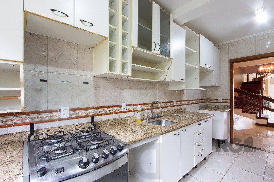 Casa de alvenaria, 3 dormitórios, 1 suíte e pátio com piscina, bairro Espírito Santo. — foto 15