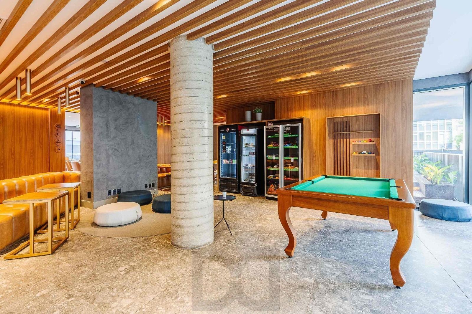 Studio de alto padrão construtivo mobiliado no bairro Moinhos de Vento, planta de 24,25 m² privativos com porcelanato, forro em gesso e aberturas em alumínio com vidros duplos. — foto 10