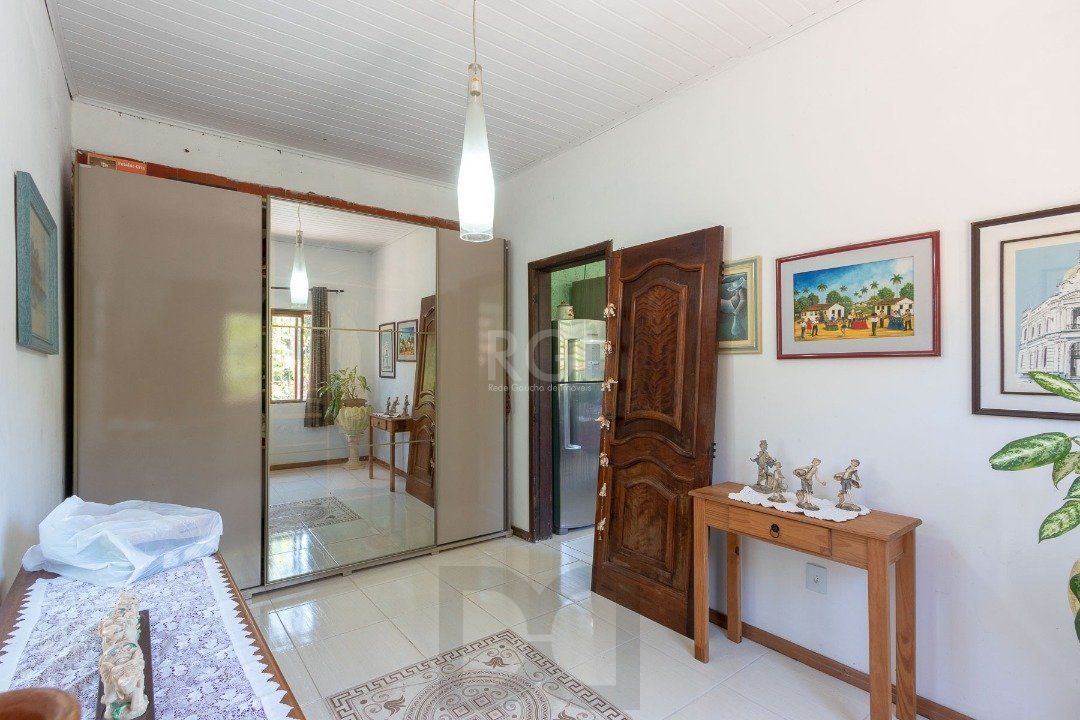 Casa para Venda - 370m², 4 dormitórios, sendo 1 suites, 6 vagas - Lomba do Pinheiro — foto 30