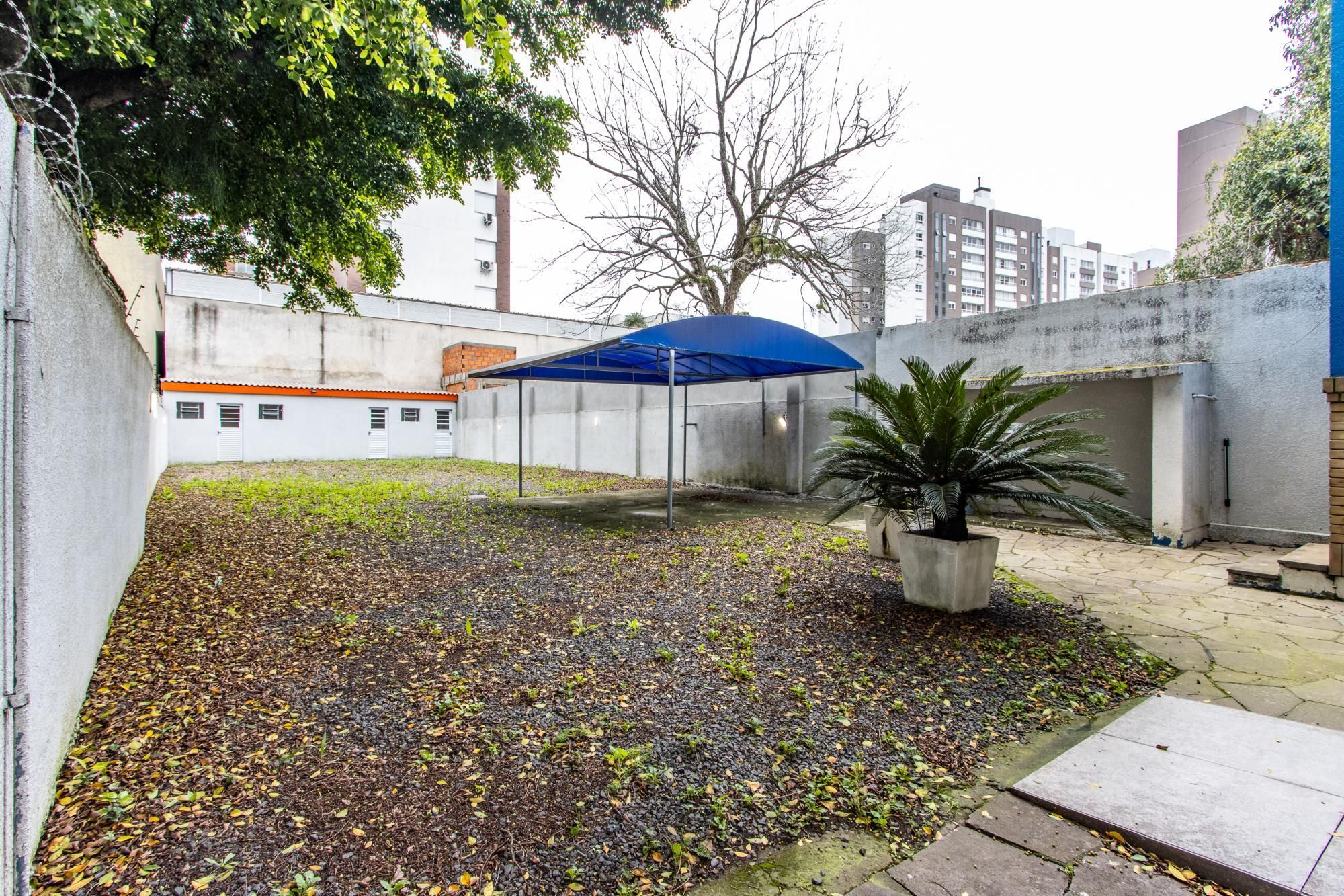 Casa Comercial 2 pisos - Excelente localização e Grande Visibilidade no Bairro Menino Deus - Ideal p/ Clínicas, escolas ou escritórios. — foto 26