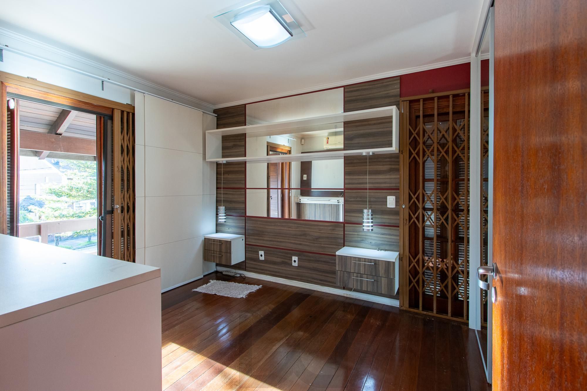 Excelente casa de 3 dormitórios, 1 suíte, pátio, piscina e vaga para 2 carros cobertas. — foto 37