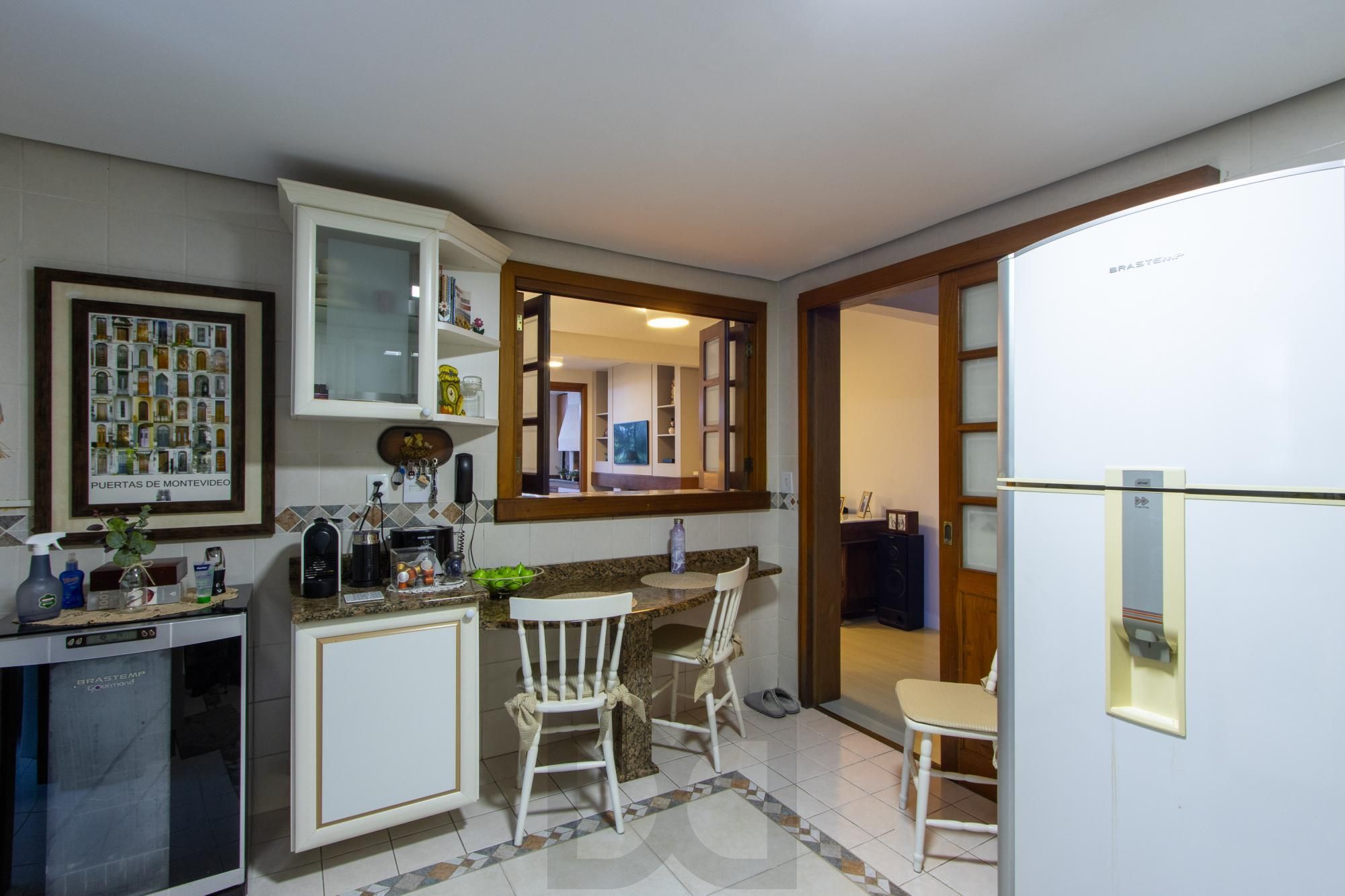Apartamento de 4 dormitórios, 1 suíte e 2 vagas escrituradas - Bairro Ipanema. — foto 17