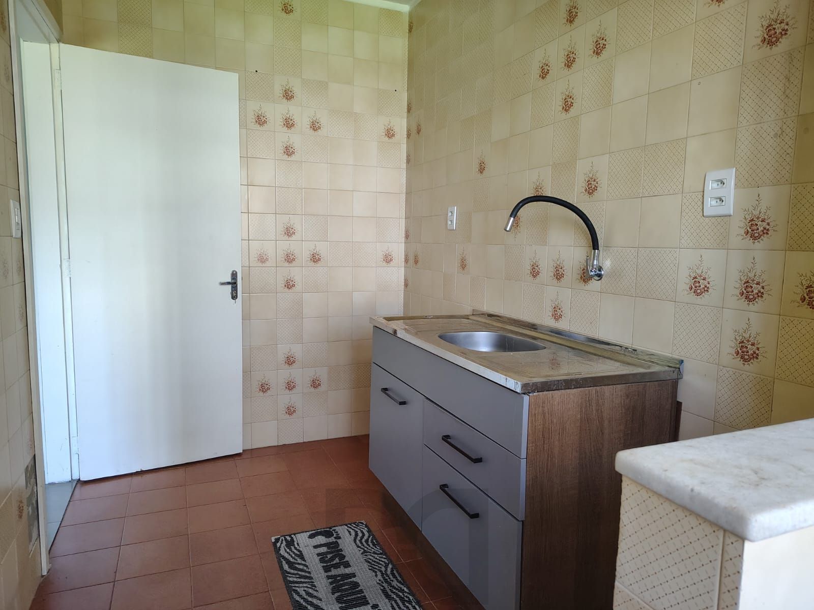 Apartamento de 2 dormitórios, living, cozinha, área de serviço e banheiro social. — foto 6