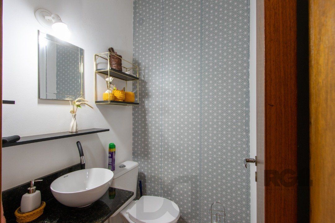 Excelente oportunidade de casa à venda em condomínio fechado no Reserva Guarujá, localizado na Avenida da Serraria em Porto Alegre. — foto 4